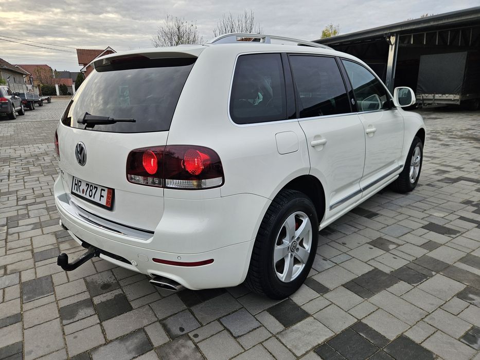 Vw touareg 3.0 tdi, 239cp, 4x4 pe perne, model 2010,xenon,trapa,piele