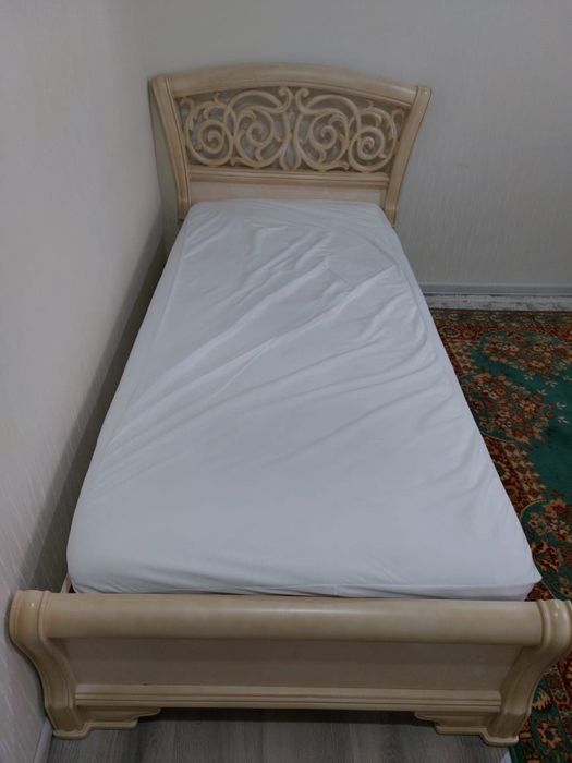 Продам кровать 90х200