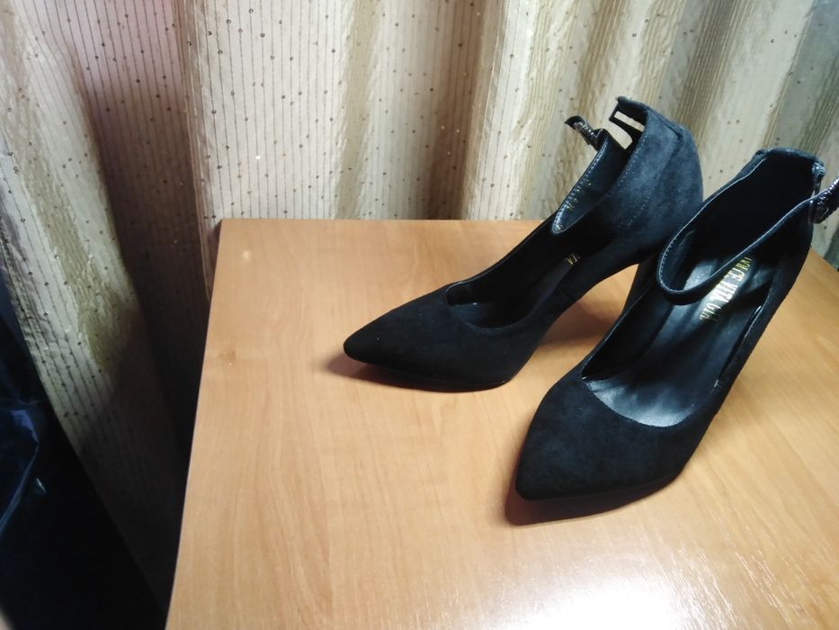 Очень срочно!!! Продаю очень красивые туфли!