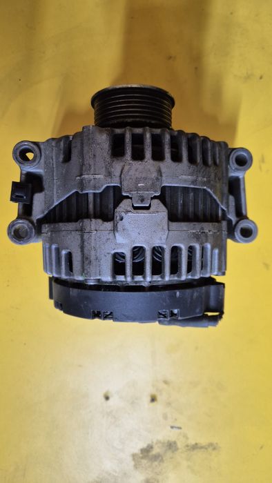 Генератор на Mercedes Sprinter w221 COM 180 200 ампер