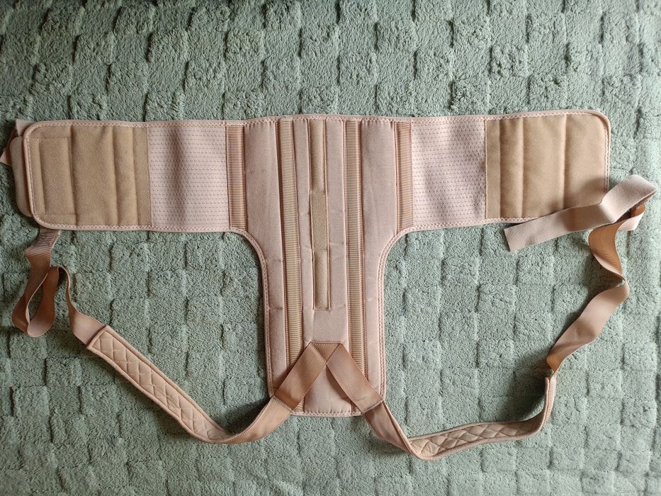 Продам корсет с металлическими вставками