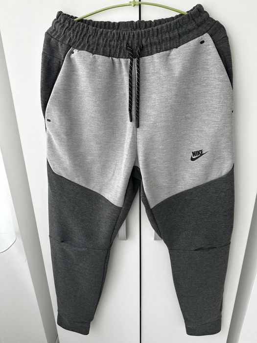Pantaloni nike tech