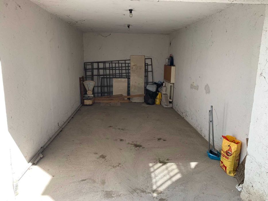 Давам под наем САМОСТОЯТЕЛЕН ГАРАЖ / СКЛАД, София, ул. Пирин 77а,