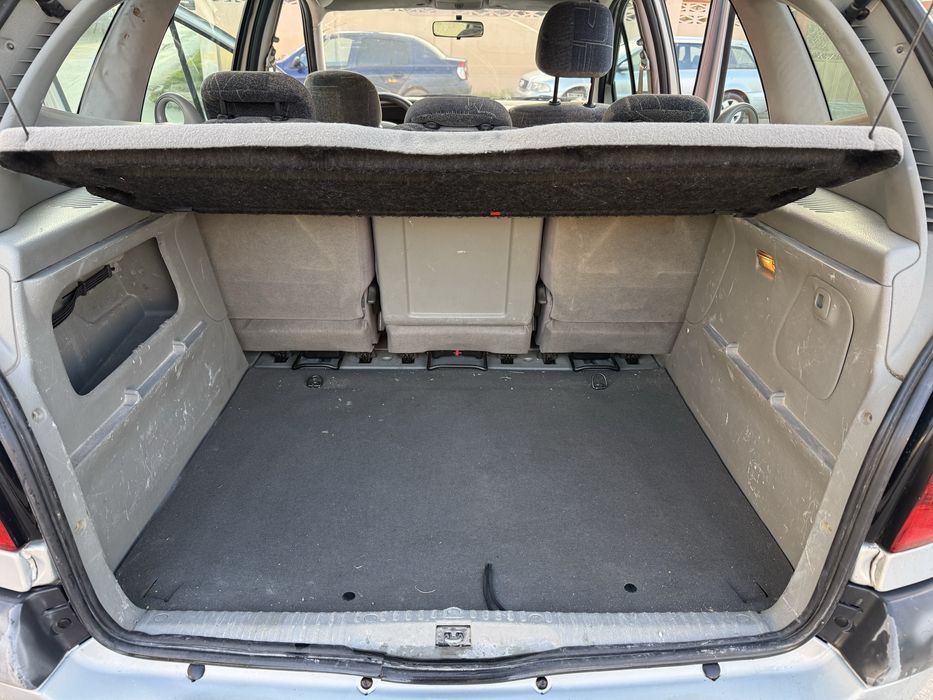 Renault Scenic 1.6 Бензин Климатик 2002г Нови гуми Всичко платено