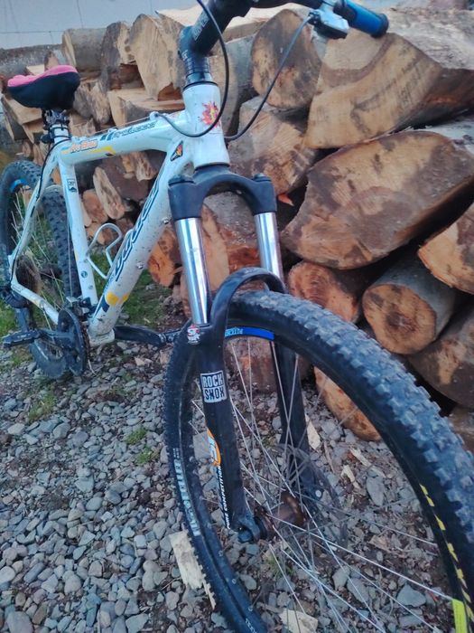 Vând sau schimb cu trotinetă electrica Bicicletă custom făcută pe piese mai multe detalii in privat sau descriere