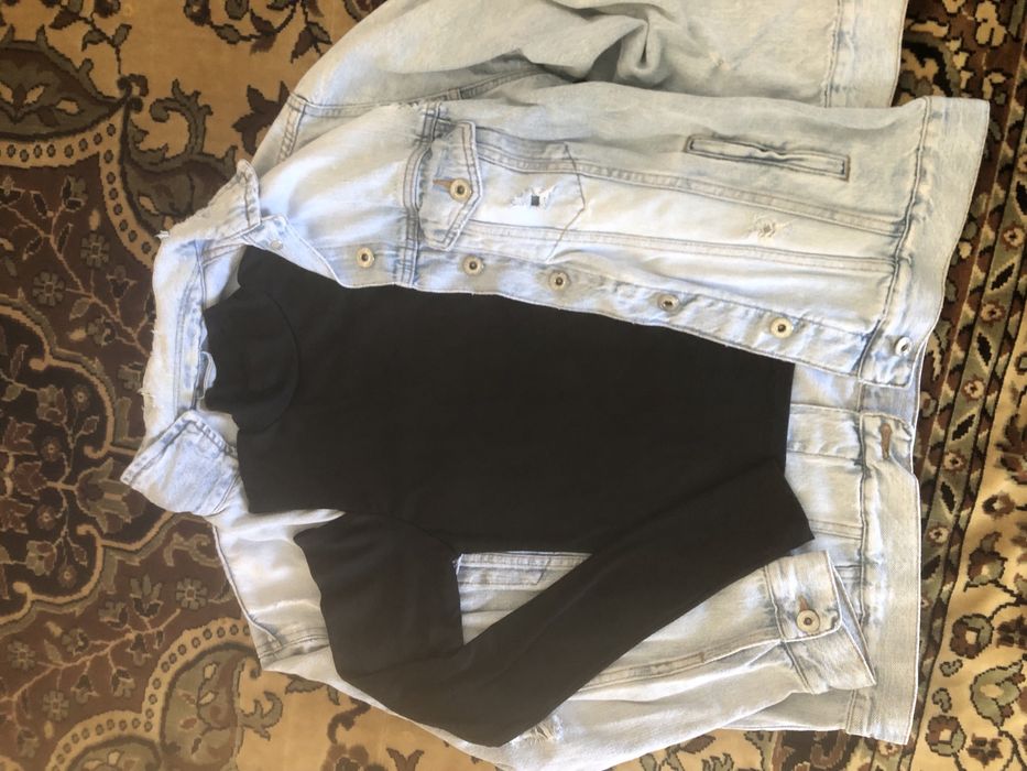 Maleta neagra decupata umeri