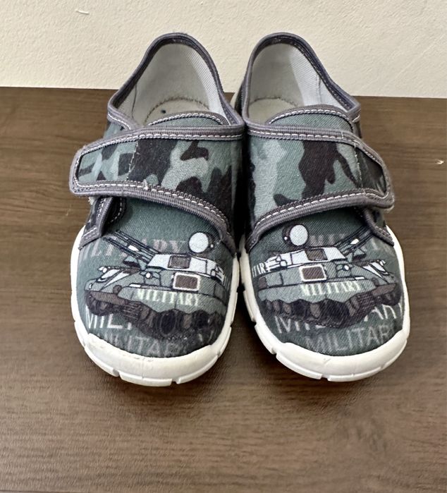 Пантофи за момче 28 номер стелка 17 см