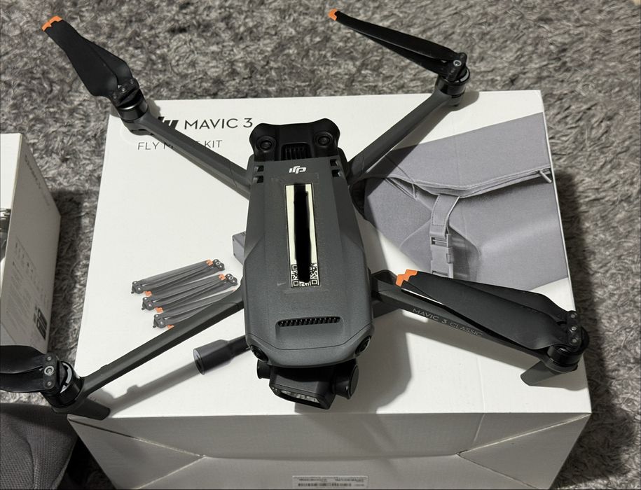 Drona DJI Mavic 3 Classic (DJI RC) + Fly More Kit + Asigurare Dji Care