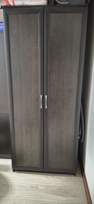 Продаётся Шкаф двухдверный