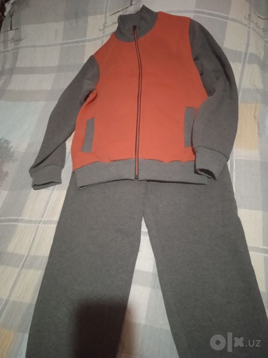 Спортивный костюм 46разм.Новый.Цена 180.000.