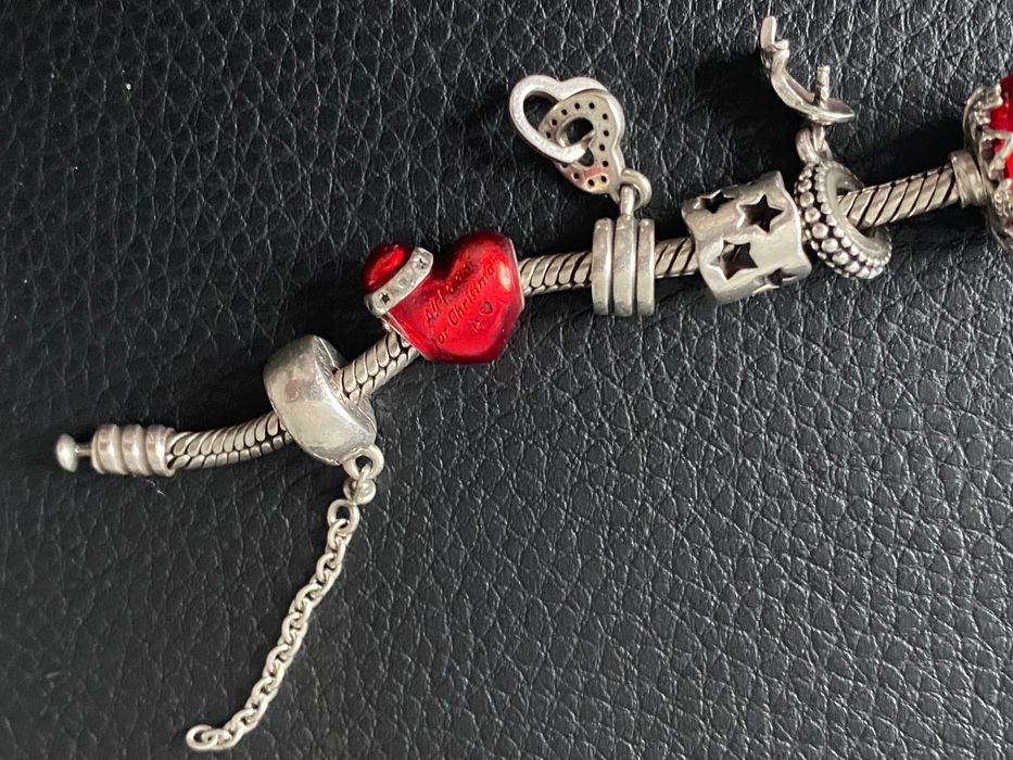 Гривна Pandora с талисмани