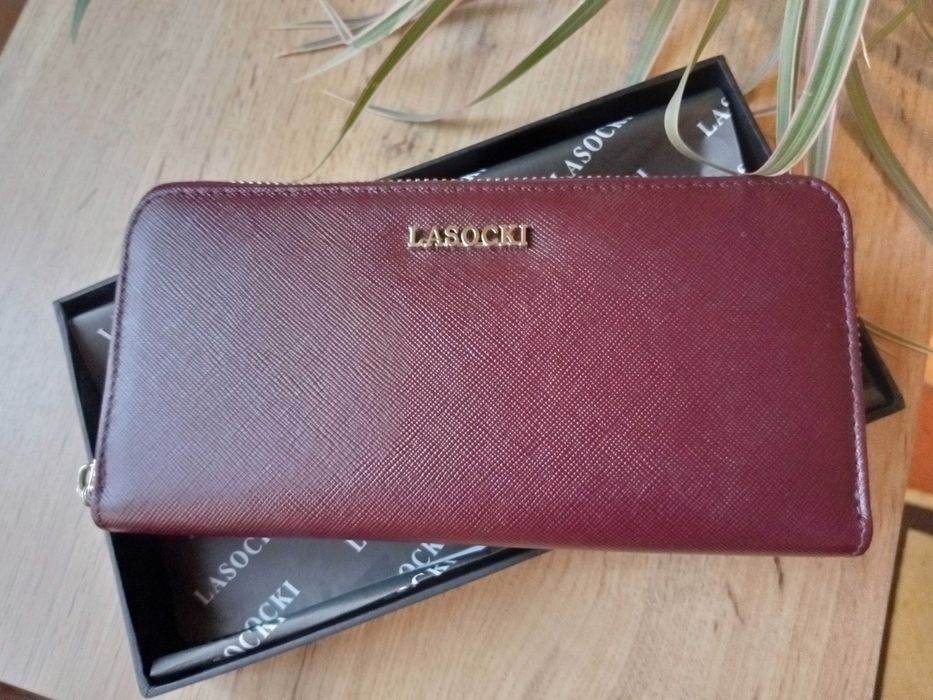 Дамски портфейли естествена кожа