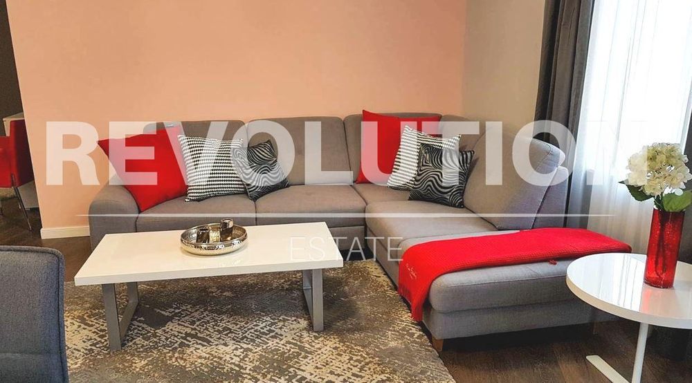 Тристаен апартамент в района на Център!