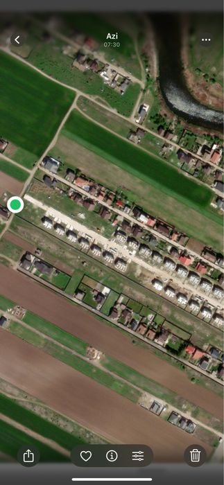 Vând teren , intravilan pentru construcți