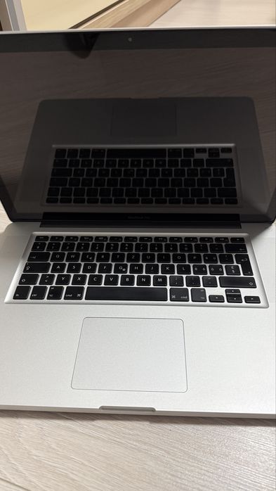 Apple MacBook pro 15’ impecabil procesor i7, 8gb ram, ssd 256gb
