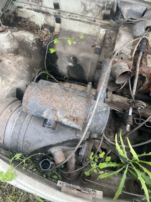 Трабанти 1988г на части