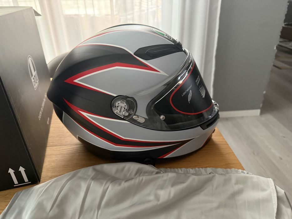 Продавам каска AGV K6 Flash mat