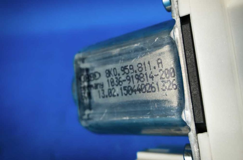 Отличен Мотор за стъклоповдигач 8K0959811A