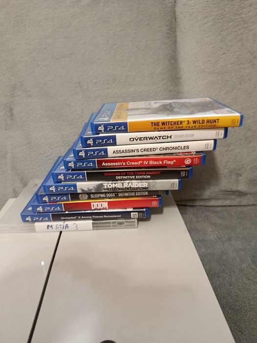 Consola PS4 special white + 3 JOCURI LA ALEGERE  + controller playstation 4