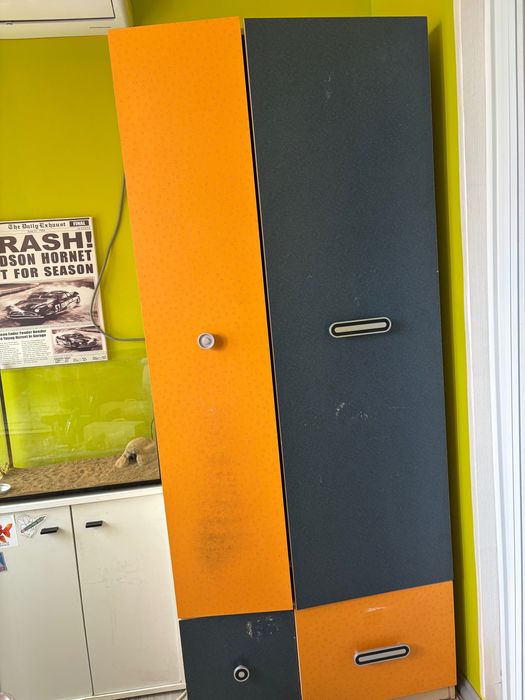 Двуетажно легло с бюро и гардероб