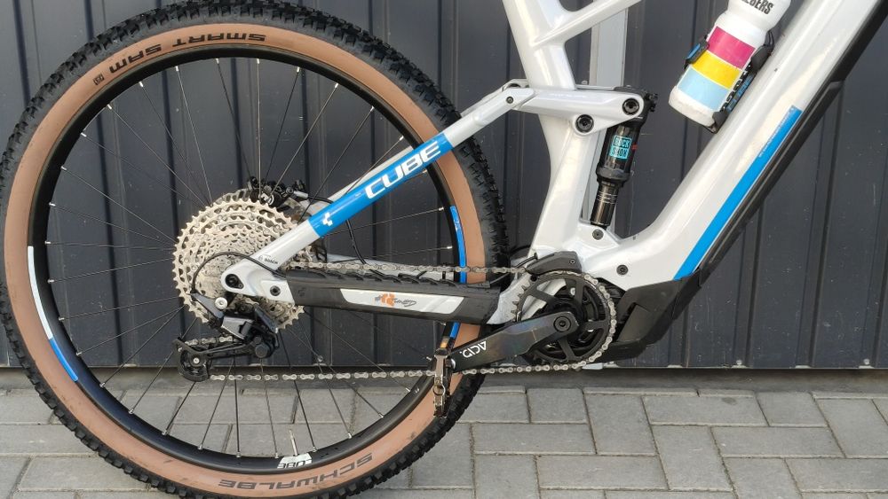 Bicicleta electrica cube stereo 140 hpc carbon bosch