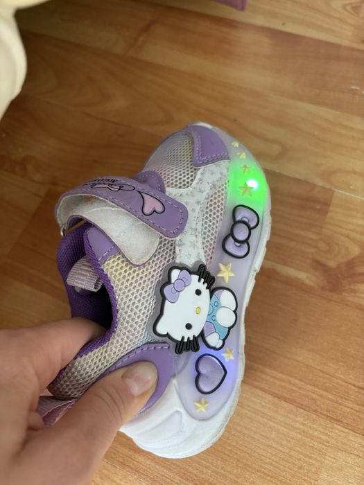 Adidasi Hello Kitty cu luminite LED, marime 23