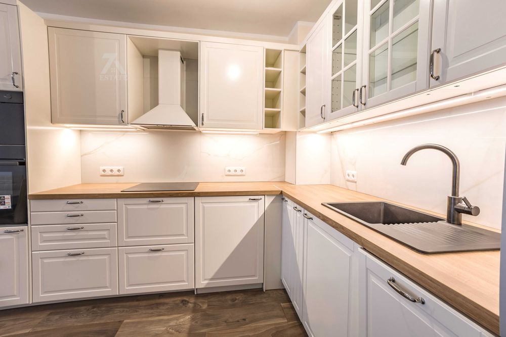 Дава се под наем Тристаен апартамент в София, Витоша - 140 кв.м за 1050 € - Снимка #3