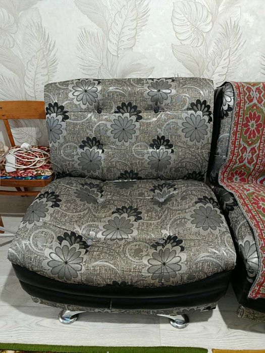 Продам диван и кресла