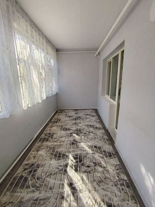 Продается 2х комнотная кирпичний квартира 6 метровий веранди