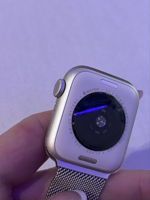 Продавам Apple Watch SE