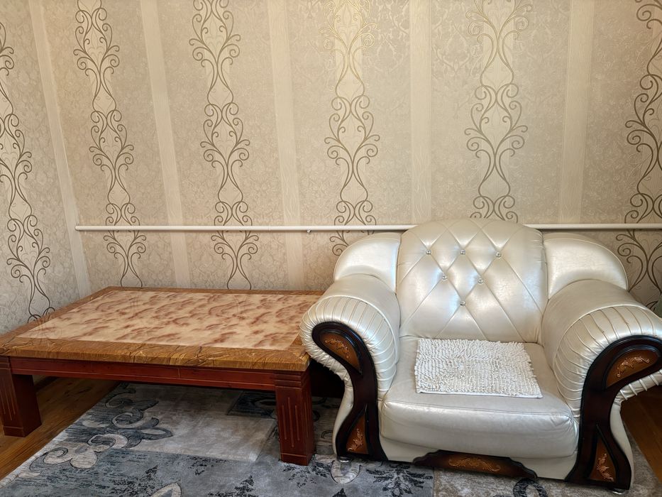Срочно! Продам шикарное кресло и стол