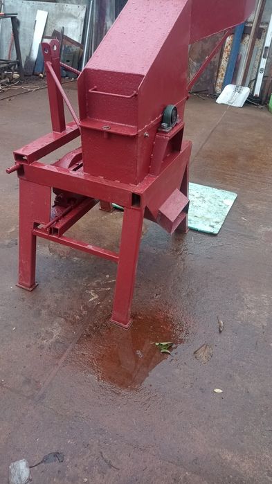 Moară cu ciocanele după tractor