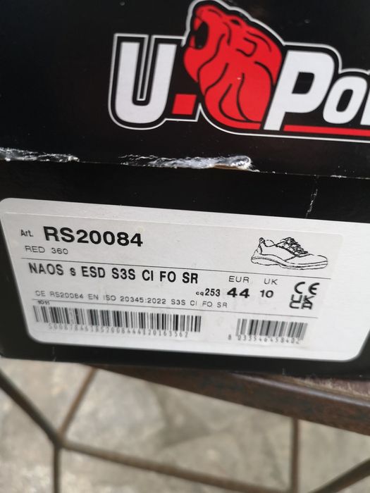 Нови работни обувки с бомбе