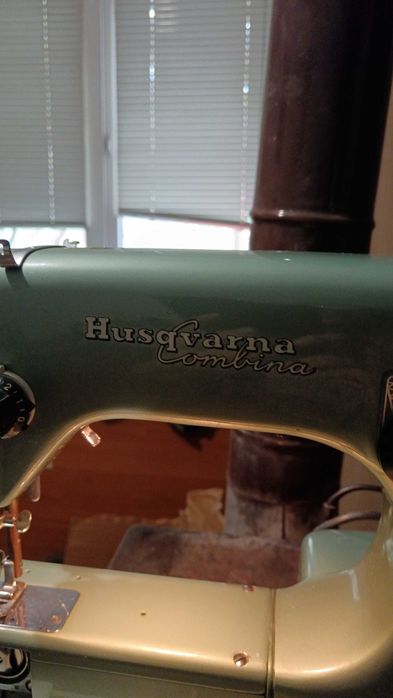 Домашна масивна шевна машина Хускварна.