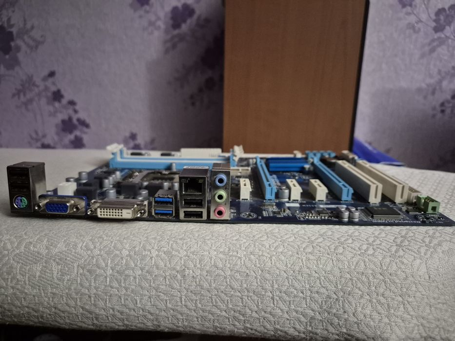 Материнская плата Gigabyte GA-B75-D3V