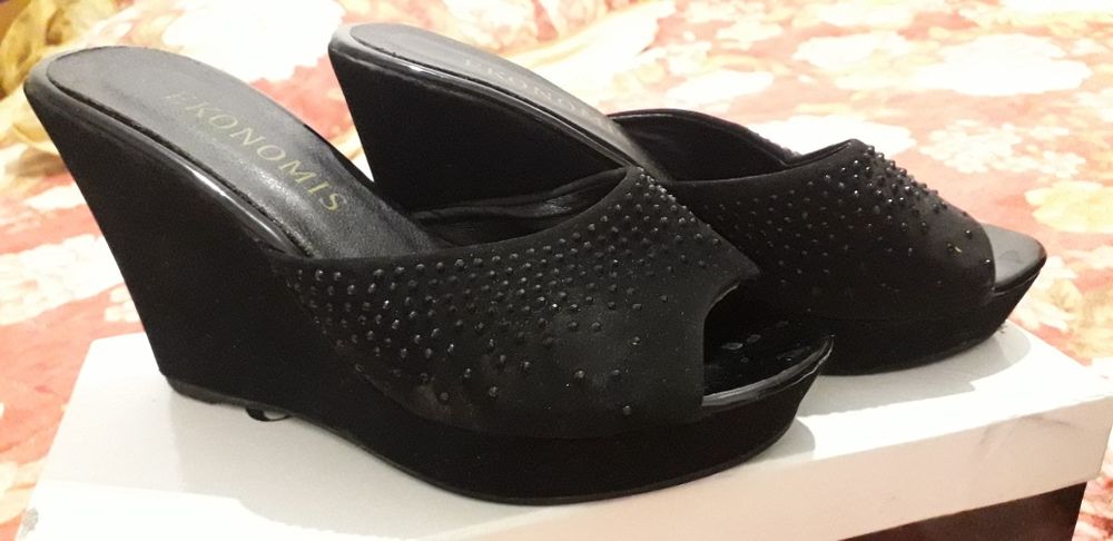 Продам женскую обувь