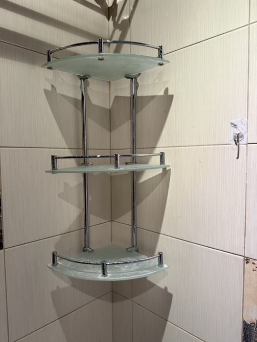 Зеркало и полки в ванную