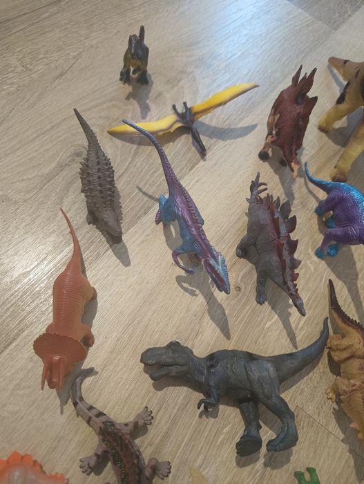 46 de dinozauri plastic