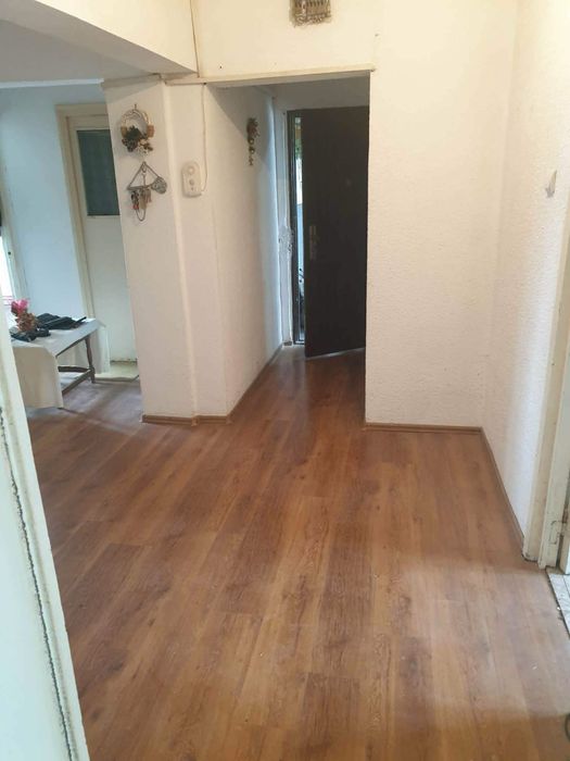 Ofer spre vanzare Apartament 4 Camere decomandat Str. Careiului