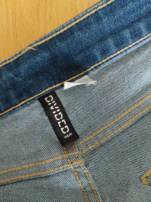 Продавам дрехи, които не нося