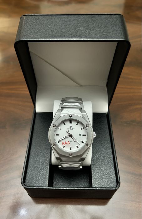 Белые часы Hublot
