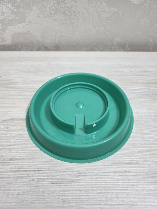 Кормушки и поилки для цыплят и кур