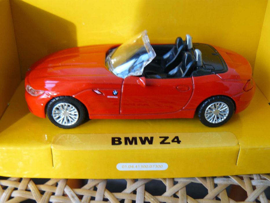 Macheta Auto De Colectie BMW Z4 Scara 1:43,Noua In Cutie,Produs RASTAR