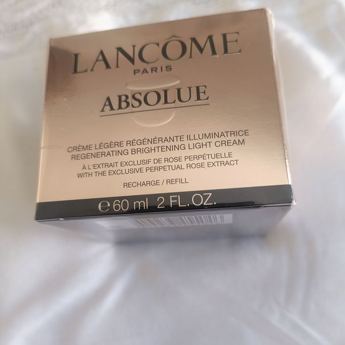 Vând crema Lacome Paris Absolute noi la cutie