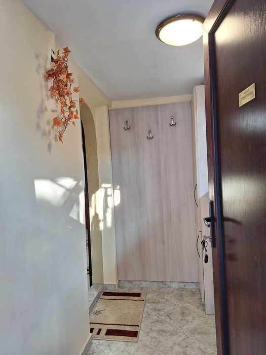 Самостоятелен етаж от къща