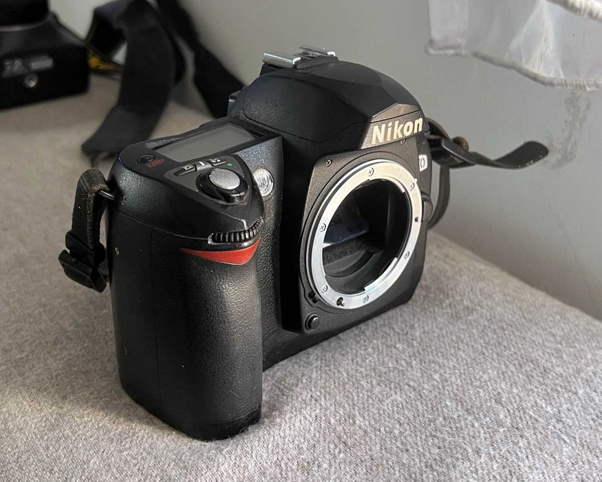 Aparat foto DSLR Nikon D70 body – funcțional, fără baterie