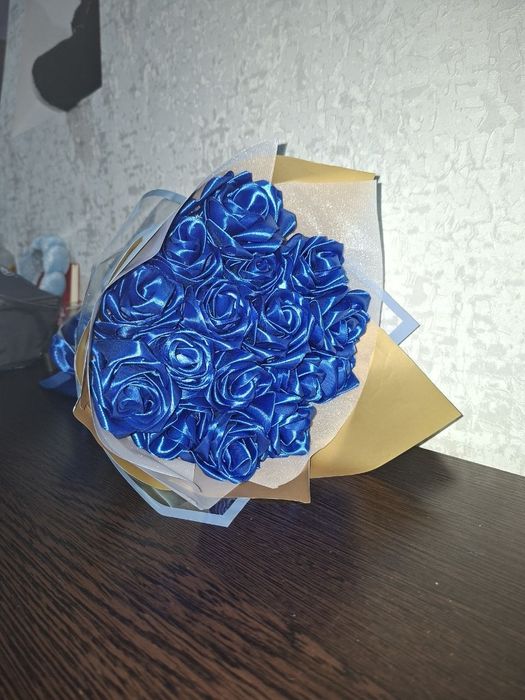 Розы из атласной ленты