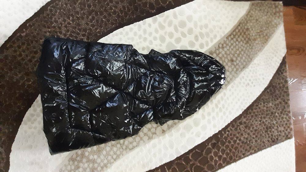 Продам  безрукавку для девочек.