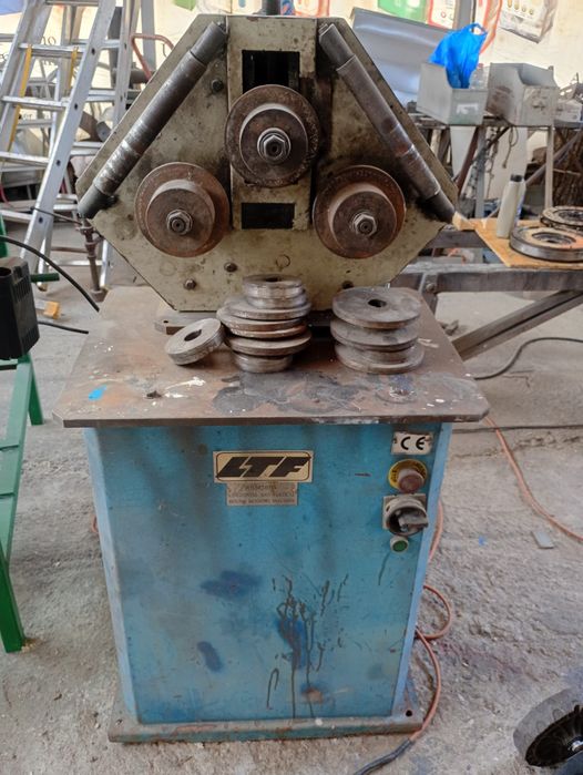 Mașină de îndoit fier