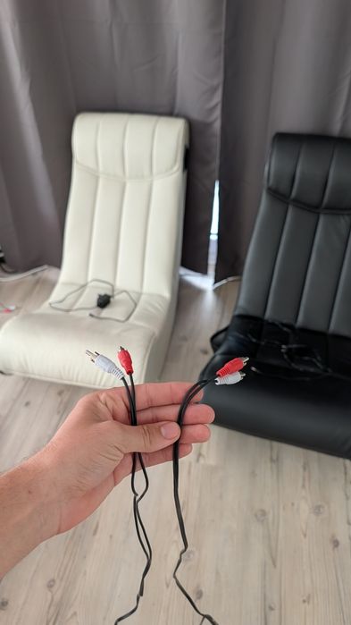 Vând 2 fotolii de gaming / vizionare film cu boxe si subwoofer integrat